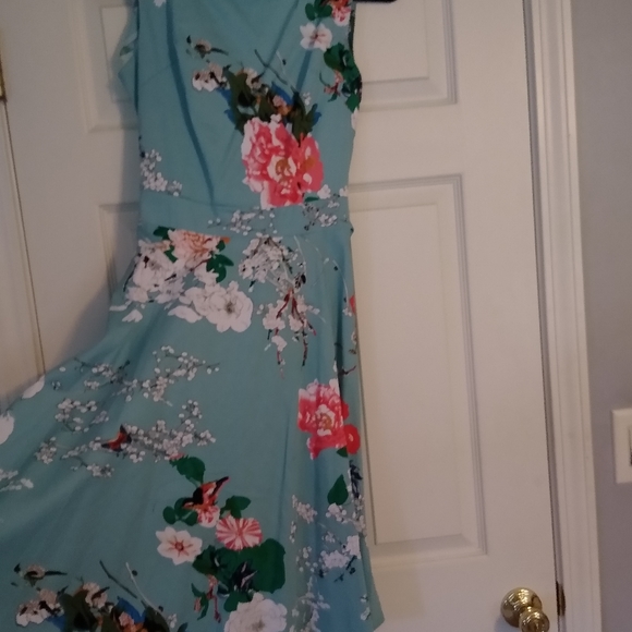 Dress - Picture 3 of 3